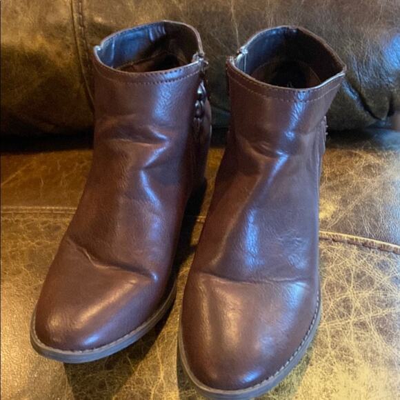 American Eagle Outfitters Shoes - American Eagle Outfitters women’s size 7 brown ankle boots